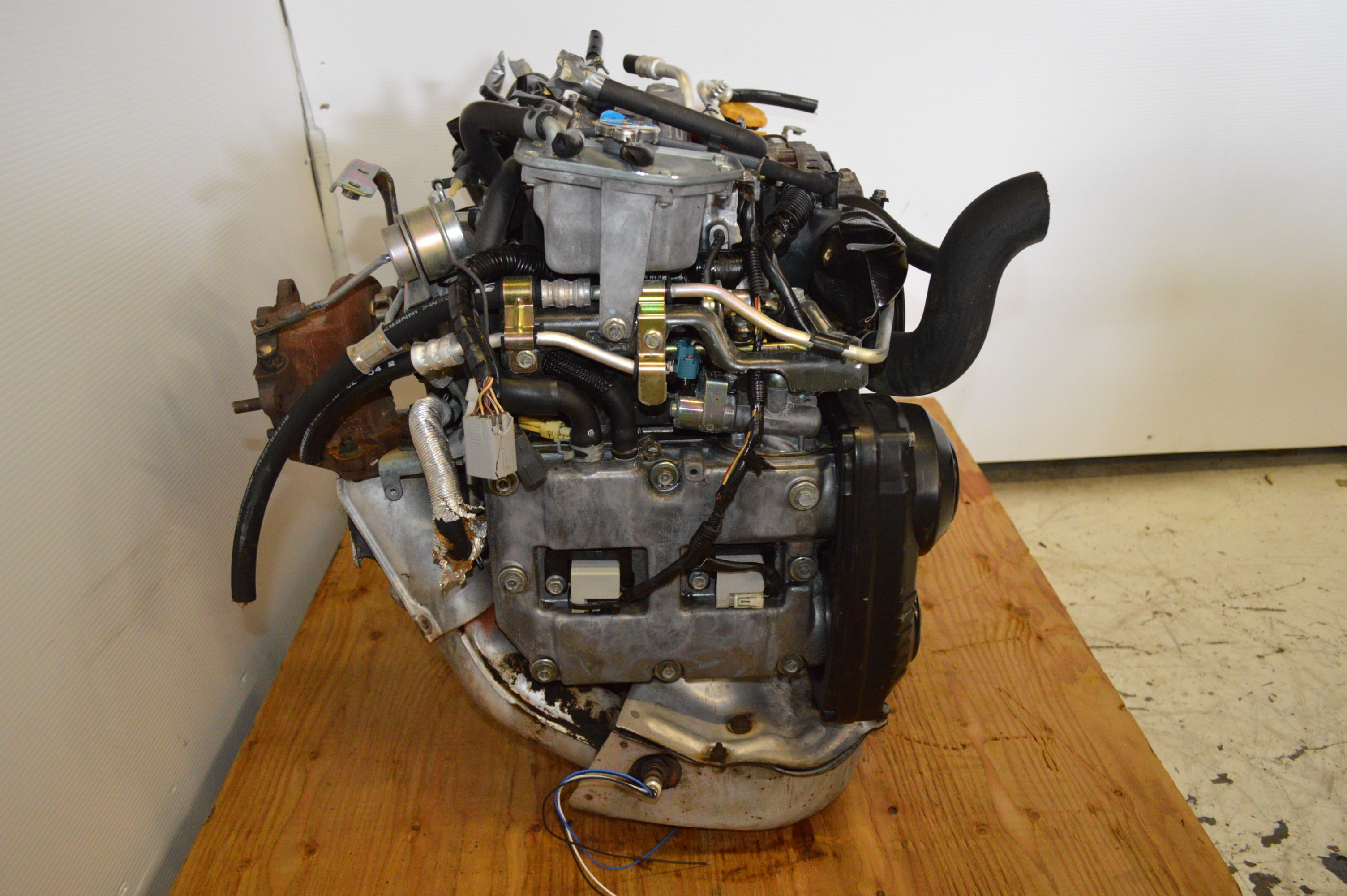 2002 - 2005 SUBARU WRX 2.0L TURBO MOTOR JDM EJ205 AVCS ENGINE LOW MILES.