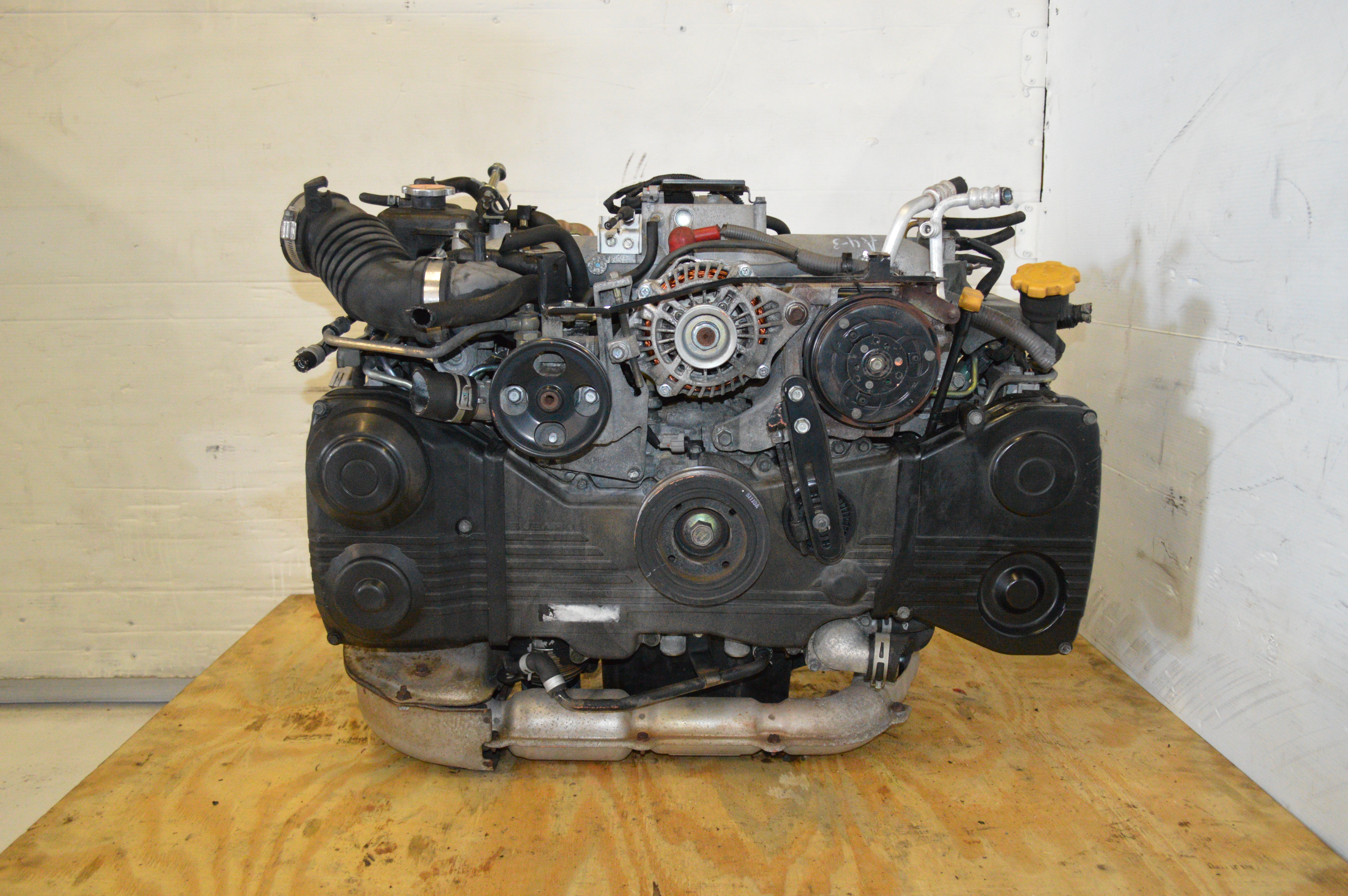 2000 - 2005 SUBARU WRX 2.0L TURBO ENGINE JDM EJ205 AVCS COMPLETE MOTOR ASSEMBLY.